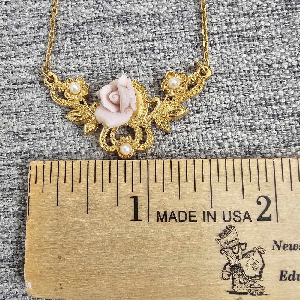 Elegant Gold and Pink Pendant Necklace - Picture 6 of 8